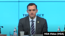 美国会众议院中国特设委员会主席加拉格尔(Mike Gallagher) 在纽约举行的有关中共对美国金融稳定的威胁的听证会上。（2023年9月12日）