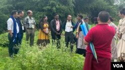 བཙན་བྱོལ་བོད་མིའི་སོ་ནམ་གཞིས་ཆགས་ཁག་༡༢ ཀྱི་ས་གནས་འགོ་འཛིན་རྣམ་པར་ས་ཆུ་བདག་གཅེས་བྱ་ཕྱོགས་ཀྱི་ཟབ་སྦྱོང་ཞིག