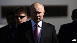 Не, нема да имаме претставник на неговата инаугурација, рече Метју Милер, портпарол на Стејт департментот на САД