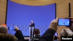 北約秘書長斯托爾滕貝格在北約布魯塞爾總部召開的防長會議期間參加一次記者會。(2023年2月15日)