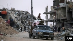 Палестинці покидають місто Рафах і прибувають зі своїм майном до Хан-Юніс, 15 травня 2024 року