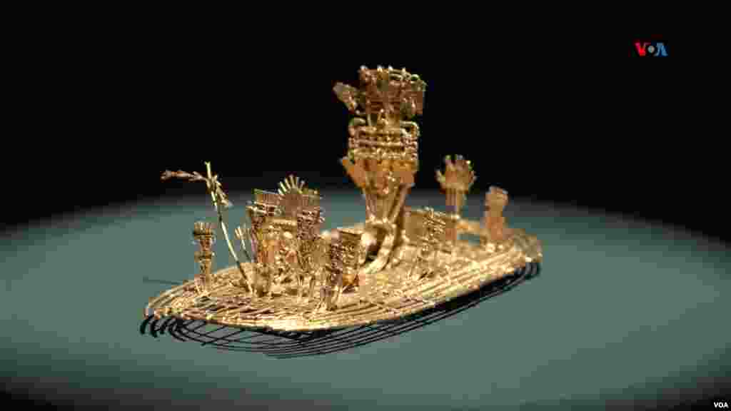 La icónica balsa Muisca, que representa la coronación del cacique en el centro de la laguna de Guativa, la pieza de orfebrería se encuentra en exposición permanente del Museo del Oro, en sala la ofrenda, que hace parte del último recorrido por el lugar.