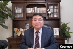 位于美国的时评人王剑