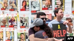 Семејствата, исто така, рекоа дека е време да се претопат зборовите со значајна акција. 