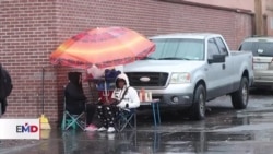 Disminuyen migrantes en la frontera, mientras Casa Blanca celebra decisión sobre alambre de puas. 