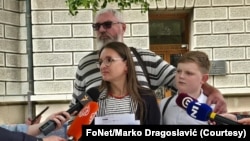 Ruska porodica Tereh ispred Vlade Srbije (FoNet/Marko Dragoslavić)
