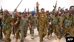 Mkuu wa jeshi la Sudan Abdel Fattah al-Burhan alipoitembelea kambi ya jeshi ya Flamingo iliyoko Port Sudan, Agosti 28, 2023. Picha na AFP.