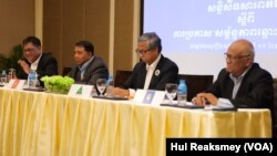 រូបឯកសារ៖ ថ្នាក់ដឹកនាំ និង​តំណាង​គណបក្ស​នយោបាយ​ទាំងបួន​ជួបជុំគ្នា​នៅ​សណ្ឋាគារ​មួយ​ក្នុង​ទីក្រុង ភ្នំពេញ ដើម្បី​បង្កើត​«សម្ព័ន្ធភាព​ឆ្ពោះ​ទៅ​អនាគត» ថ្ងៃទី១១ ខែតុលា ឆ្នាំ២០២៣។ (ហ៊ុល រស្មី/វីអូអេ)