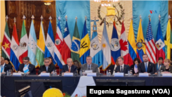 El secretario de Estado de EEUU, Antony Blinken (segundo por la derecha), junto al presidente de Guatemala, Bernardo Arévalo (cent) en la reunión de cancilleres de países de la región que son parte de la Declaración sobre Migración y Protección de Los Ángeles.