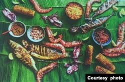 Masakan Indonesia dan bumbu pelengkapnya.