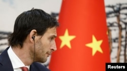 荷蘭外交部長沃普克‧霍克斯特拉(Wopke Hoekstra) 在北京與時任中國外長秦剛會晤後出席記者會。（2023年5月23日）