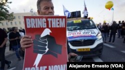 Unas 35 mil personas participan en una marcha por el regreso de los rehenes en poder de Hamás que partió el pasado martes desde Tel Aviv y que concluyó hoy en los alrededores de la oficina del Primer Ministro Benjamín Netanyahu, en Jerusalén.