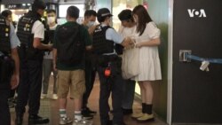 香港警方周日逮捕了23名紀念六四34週年的港人