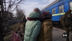 As War Closes in on Eastern Ukraine, Civilians Make Tough Choices