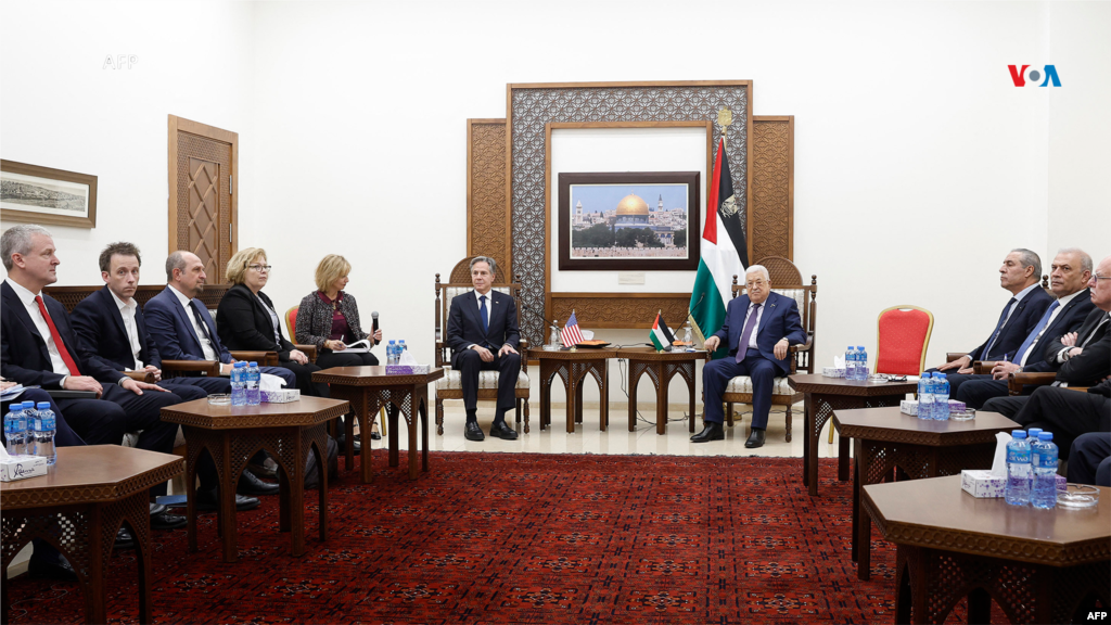 Blinken llegó a Ramallah bajo estrictas medidas de seguridad. El presidente de la Autoridad Palestina, Mahmud Abbas, denunció lo que describió como un "genocidio" en Gaza.