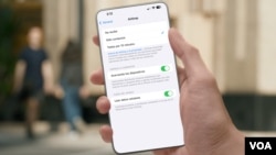 La preocupación se centra en las posibles implicancias de seguridad de esta función, que facilita el intercambio de datos personales a través de iPhone o Apple Watch.