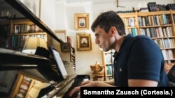 Músico y compositor argentino-estadounidense Joseph Sowa expresa en su música lo que le interesa en un determinado momento.