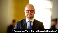 Юрій Полюхович, посол України в Перу (з грудня 2022 р.) та в Колумбії (з червня 2023 р.) і Еквадорі (з липня 2023 р.) за сумісництвом, науковець, історик доколумбової Америки, дослідник ієрогліфів народу мая.