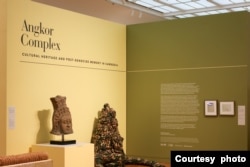សិល្បៈ​បុរាណ​និង​សម័យថ្មី​របស់​កម្ពុជា​ត្រូវបាន​ដាក់​តាំង​បង្ហាញ​នៅ​ក្នុងពិព័រណ៍មួយ​របស់​សាកលវិទ្យាល័យ University of Michigan Museum of Art ពីថ្ងៃទី៣ ខែកុម្ភៈ រហូតដល់ថ្ងៃទី២៨ ខែកក្កដា ឆ្នាំ២០២៤ នៅទីក្រុង Ann Arbor រដ្ឋ Michigan សហរដ្ឋអាមេរិក។ (រូបភាពដោយ UMMA)