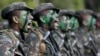 ARCHIVO - Soldados del ejército brasileño reaccionan en la frontera con Colombia durante un entrenamiento para mostrar los esfuerzos para reforzar la seguridad a lo largo de las fronteras, en Vila Bittencourt, estado de Amazonas, Brasil, el 18 de enero de 2017.