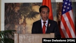 Presiden Joko Widodo saat memberikan kuliah umum di Universitas Stanford, Amerika Serikat, pada 15 November 2023. (Foto: VOA/Rivan Dwiastono)