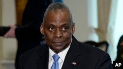 Претседателот и јас нема да толерираме напади врз американските сили и ќе ги преземеме сите неопходни активности за да ги одбраниме САД и нашите војници, изјави Остин на почетокот на состанокот со генералниот секретар на НАТО Јенс Столтенберг во Пентагон