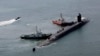 El submarino de propulsión nuclear USS Michigan se acerca a una base naval en Busan, Corea del Sur, el viernes 16 de junio de 2023. (Gang Duck-chul/Yonhap vía AP)