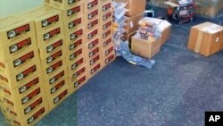Sekretarijat za pravosuđe prikazao je kutije sa municijom nakon konfiskacije. (Foto: USDOJ via AP)