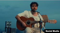 شروین حاجی‌پور، خواننده ترانه «برای»- برگرفته از اینستاگرام