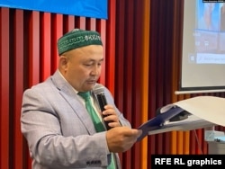 未註冊的真正的阿塔茲胡特組織的負責人馬克蘇特漢烏利於2022年5月在阿拉木圖舉行的新聞發布會上