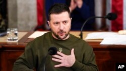 El presidente ucraniano Volodymyr Zelenskyy habla en una reunión en el Congreso estadounidense en Washington, el 21 de diciembre de 2022. 
