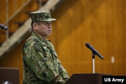 2023年12月12日日本陸上自衛隊陸上總隊司令竹本龍司中將在日本朝霞營舉行的山櫻聯合軍演上發表演說（美國陸軍照片）