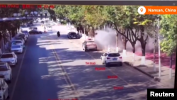 中国与缅甸的边境城镇道路监控视频显示，缅北炮弹落入云南南伞镇造成多人受伤（2024年1月3日）