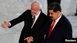 El presidente de Venezuela, Nicolás Maduro, y el presidente de Brasil, Luiz Inácio Lula da Silva, en el Palacio del Planalto durante una cumbre con presidentes de América del Sur, en Brasilia, el 29 de mayo de 2023.