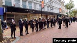 2023年11月18日，Reading UK Standing with Hong Kong於雷丁市中心舉行靜默示威活動，呼籲關注47人案。（照片由Reading UK Standing with Hong Kong 。）