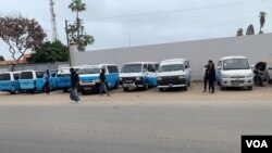 Taxis sem andar no Namibe