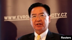 រូបឯកសារ៖ រដ្ឋមន្ត្រីការបរទេសតៃវ៉ាន់លោក Joseph Wu ថ្លែងនៅក្នុងសន្និសីទសារព័ត៌មានមួយ នៅទីក្រុង Prague នៃសាធារណរដ្ឋឆែក កាលពីថ្ងៃទី១៤ ខែមិថុនា ឆ្នាំ២០២៣។