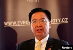 台灣外交部長吳釗燮在訪問捷剋期間在布拉格舉行的“歐洲價值峰會”上發表講話。（2023年6月14日）