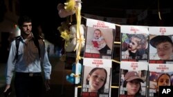 Првите заробеници кои се држат во Газа нема да бидат ослободени барем до петок, вели израелски претставник