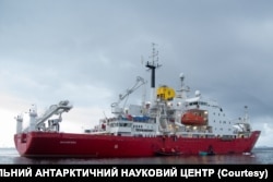 Криголам “Ноосфера”. Фото: НАЦІОНАЛЬНИЙ АНТАРКТИЧНИЙ НАУКОВИЙ ЦЕНТР