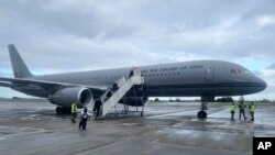 新西兰奥克兰机场停泊的一架新西兰皇家空军的飞机，新西兰总理希普金斯（Chris Hipkins）准备乘坐这架飞机飞往巴布亚新几内亚。（2023年5月21日）