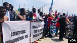 Baadhi wa watu walioshiriki katika maandamano jijini Dar Es Salaam. Picha na VOA 