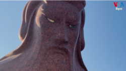 រូបចម្លាក់វីរជនសង្គ្រាមតៃវ៉ាន់ប្រឈមនឹងសត្វកំណាចក្រហម
