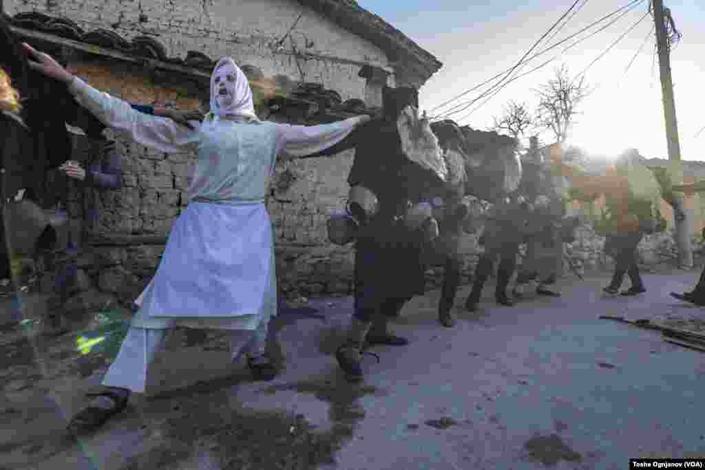 Џоломари, древен обичај во кавадаречкото село Бегниште