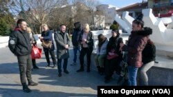 Десетмина возрасни и две деца дојдоа на протестот во Градскиот парк во Скопје 