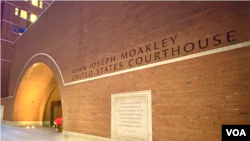 2024年1月23日，波士頓一名中國留學生被控涉嫌威脅活動人士一案開庭第二天，控辯雙方繼續在波士頓聯邦地區法院出庭對質。（美國之音影片截圖）