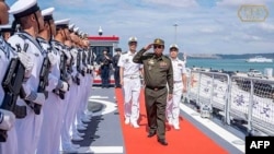 អតីត​រដ្ឋ​មន្ត្រី​ក្រសួង​ការពារ​ជាតិ​លោក​ទៀ បាញ់ មកទស្សនកិច្ចអំឡុង​ការចុះ​ចត​របស់​នាវា​ចម្បាំង​ចិន​ពីរ​នៅ​មូលដ្ឋានទ័ពជើងទឹករាមកម្ពុជា។