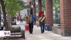 Hispanos se juegan la vida para limpiar ventanas en los rascacielos de la gran manzana