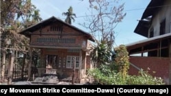 တနင်္သာရီတိုင်း၊ ထားဝယ်ခရိုင် လောင်းလုံးမြို့နယ်မှာ စစ်ကောင်စီတပ်ဖွဲ့တွေရဲ့ စစ်ဆင်ရေးတွေအတွင်း မီးရှို့ခံခဲ့ရတဲ့ နေအိမ်များ၊ (ယခင်မှတ်တမ်းဓာတ်ပုံ)