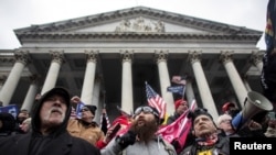 Прихильники Трампа, протестують проти затвердження результатів президентських виборів у США 2020 року Конгресом США біля будівлі Капітолія у Вашингтоні, округ Колумбія, 6 січня 2021 року. (Ahmed Gaber/Reuters)